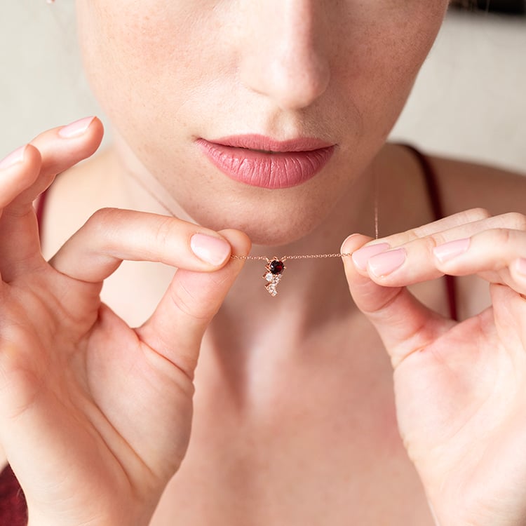 Set cluster šperkov s českými granátmi, morganitmi a moissanitmi Ester 146896