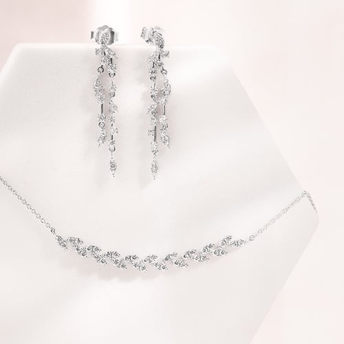 Visiace diamantové náušnice Anhelina