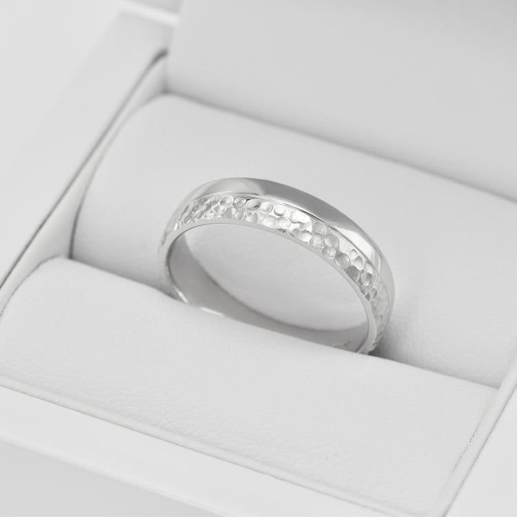 Svadobné obrúčky zo zlata s tepaným povrchom 34670