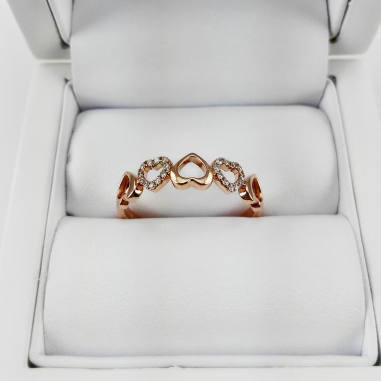 Zlatý prsteň plný sŕdc 14120