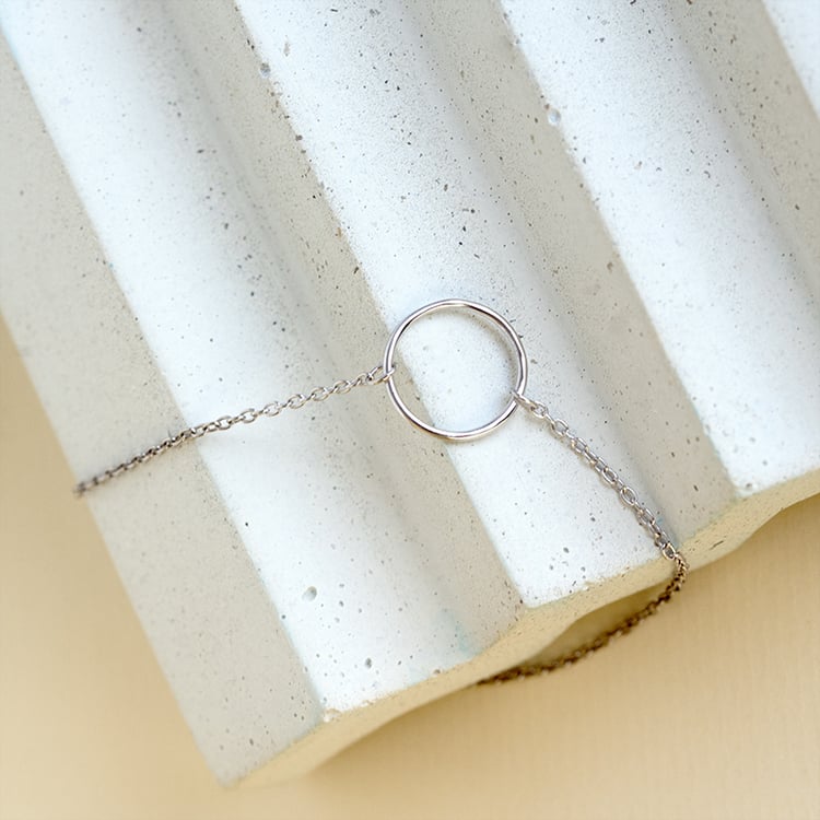 Strieborný náhrdelník minimalistického tvaru Karma 124674