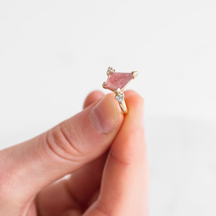 Jedinečný prsteň s jahodovým achátom Floki 120029