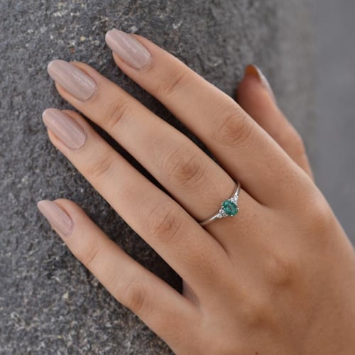 Zásnubný prsteň so smaragdom a diamantmi Kylie