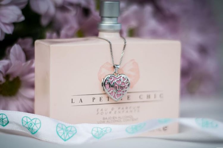 Srdiečkový medailón zo striebra 6001