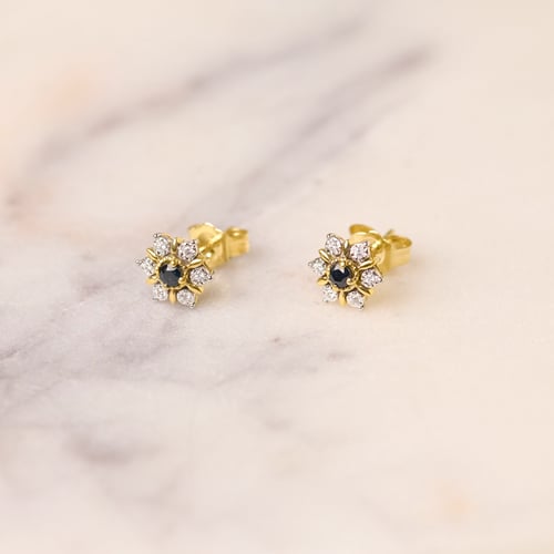 Elegantné náušnice v tvare kvetu so zafírmi a prírodnými diamantmi Ismat
