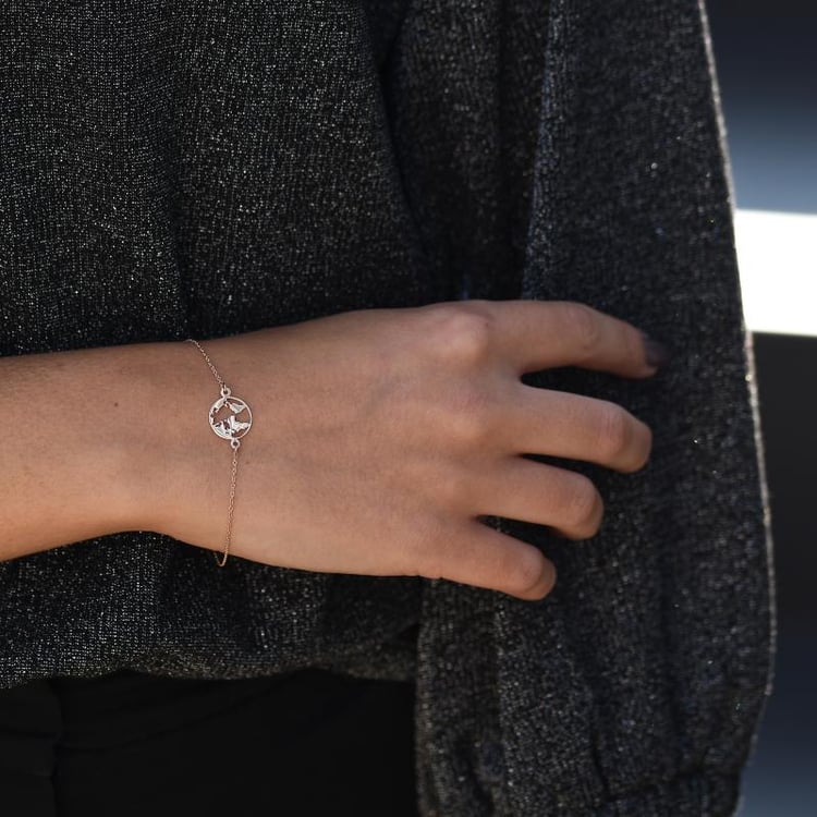 Minimalistický zlatý náramok s mapou sveta 48569