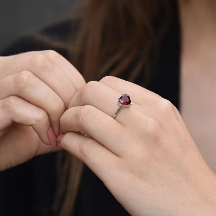 Prsteň s granátom 12117