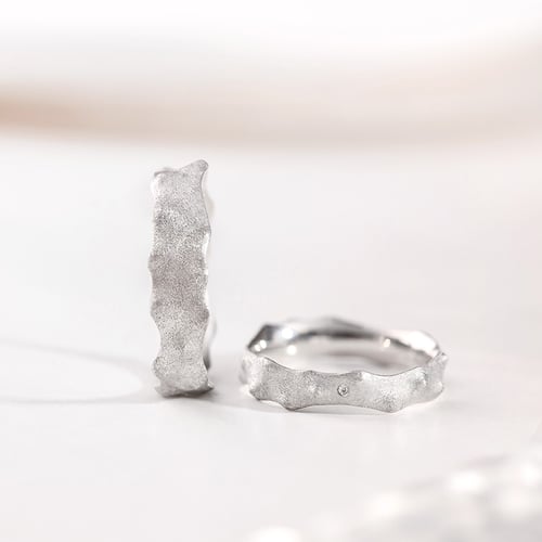 Svadobné prstene s výstupkami zo zlata s diamantmi Spikes