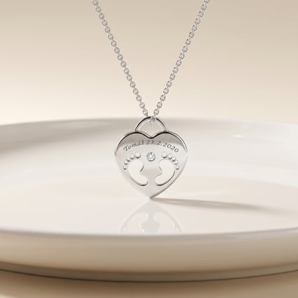 Strieborný prívesok detské nožičky s diamantom a gravírom Sophia