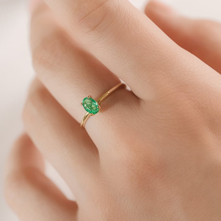 Elegantný zásnubný prsteň s oval smaragdom Frost 152779