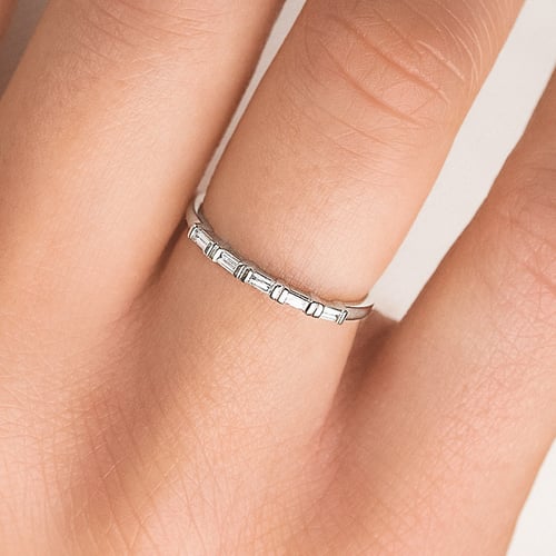 Zlatý eternity prsteň s baguette diamantmi Rantall