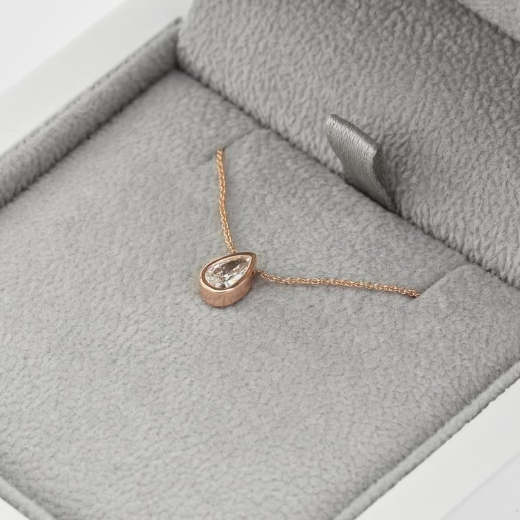 Zlatý náhrdelník s pear diamantom Homam 49541