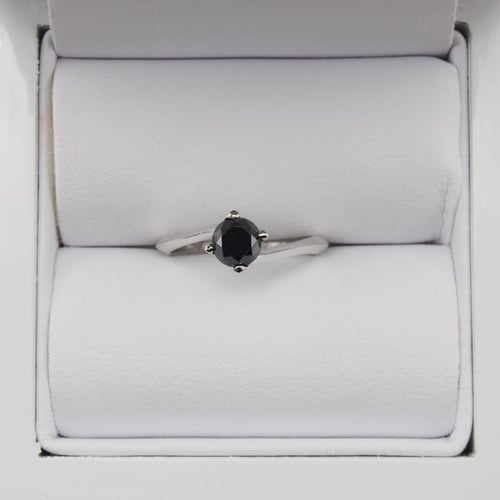 Zásnubný prsteň s čiernym diamantom Hariti
