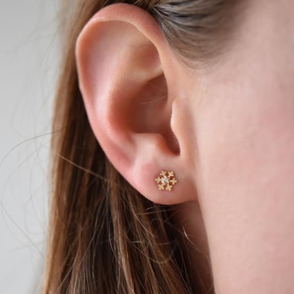 Zlaté vločky s bielymi zirkónmi Loncia