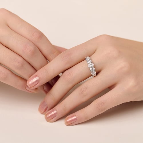 Zlatý prsteň s oválnymi lab-grown diamantmi Rasel