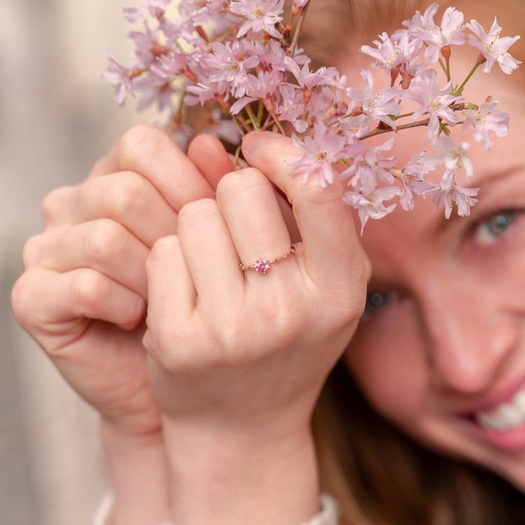 Zásnubný prsteň s certifikovaným fancy pink lab-grown diamantom Jelena 136498