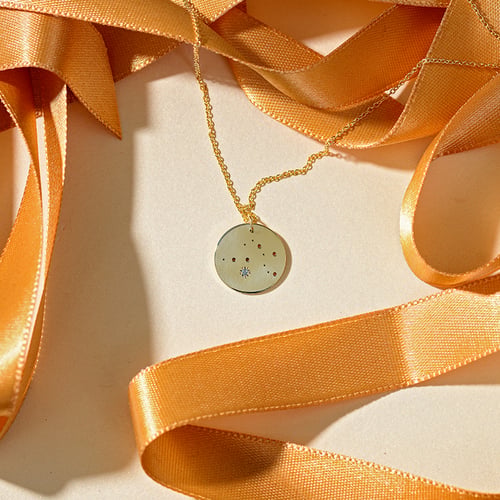 Zlatý prívesok so súhvezdím a drahokamom Meri