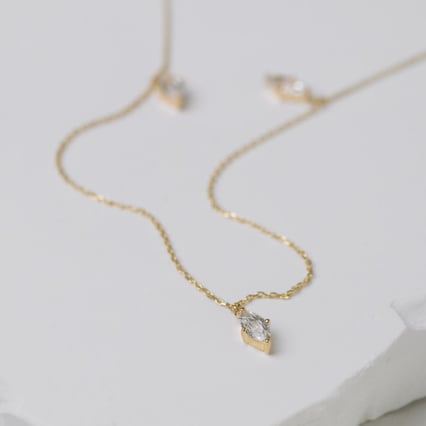 Zlatý náhrdelník s bielym topásom Rosalva