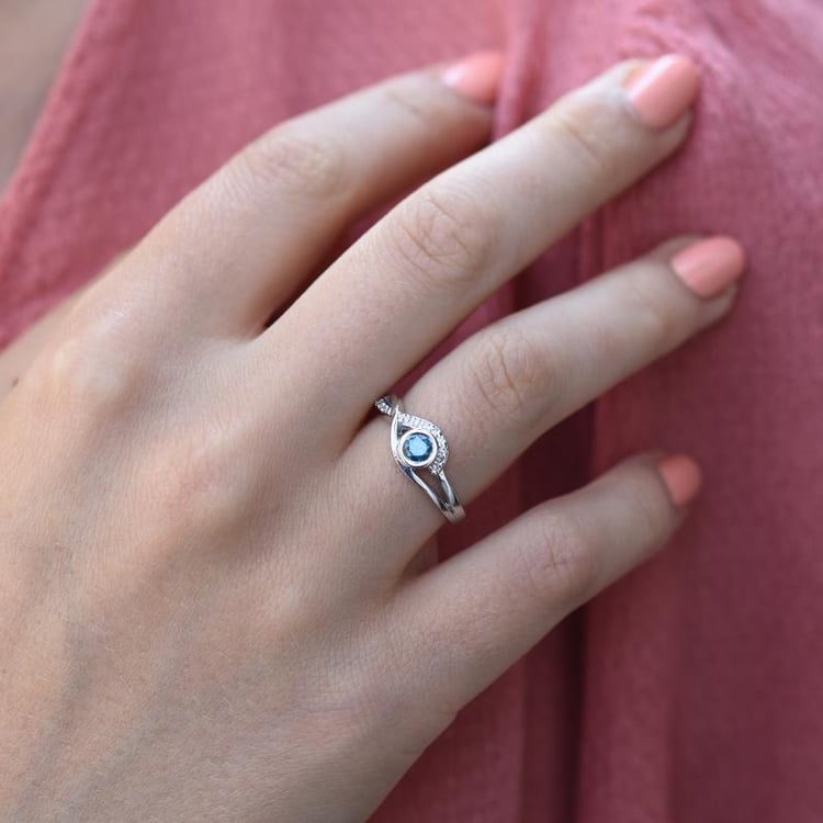 Zlatý zasnubný prsteň s modrým diamantom 18875