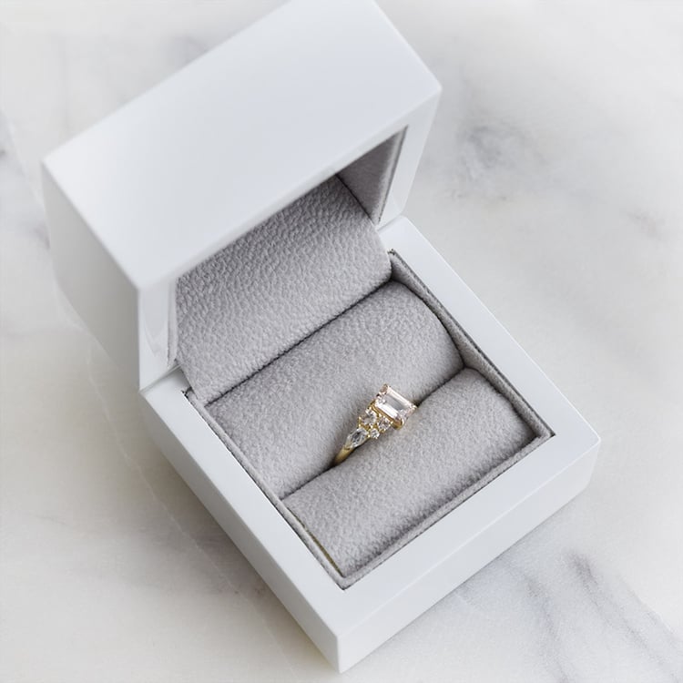 Prsteň s Morganitmi, diamantom a zafírom 88528