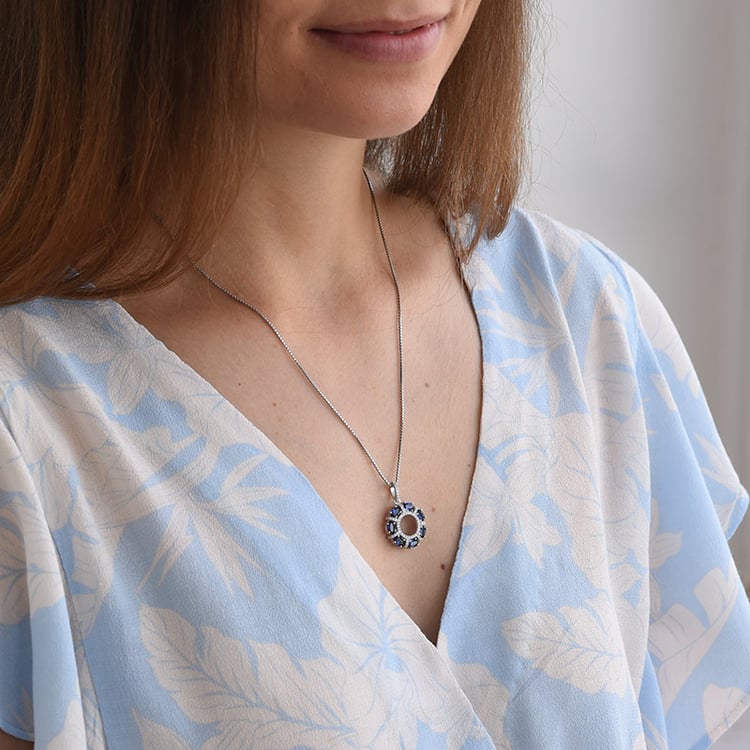 Prívesok zo striebra so zafírmi a zirkónmi 69220