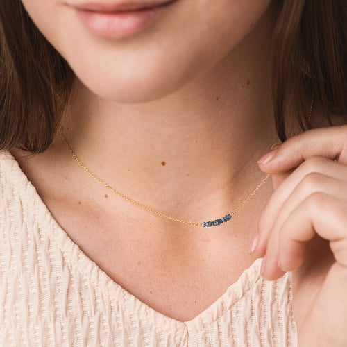 Zlatý choker s modrými nebrúsenými diamantmi Samante