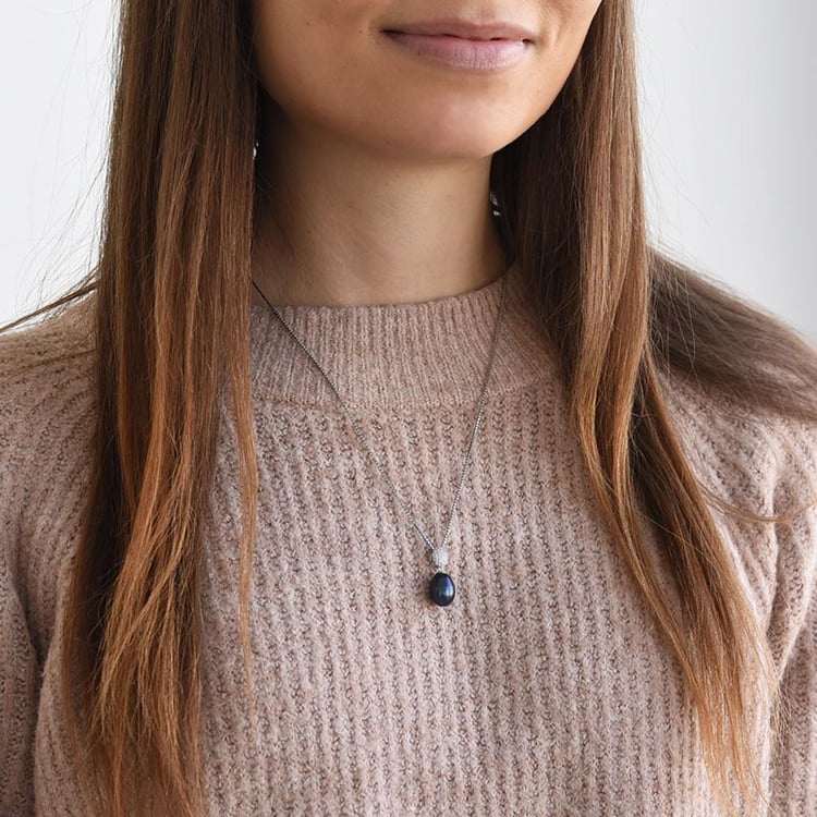 Prívesok zo striebra s čiernou perlou 78113