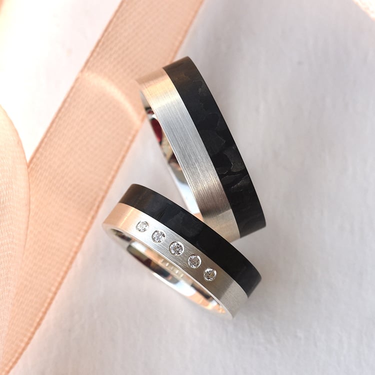 Karbonové snubné prstene zo zlata s diamantmi 77689