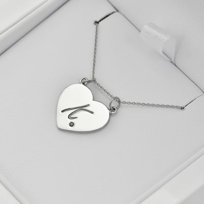 Prívesok v tvare srdiečka