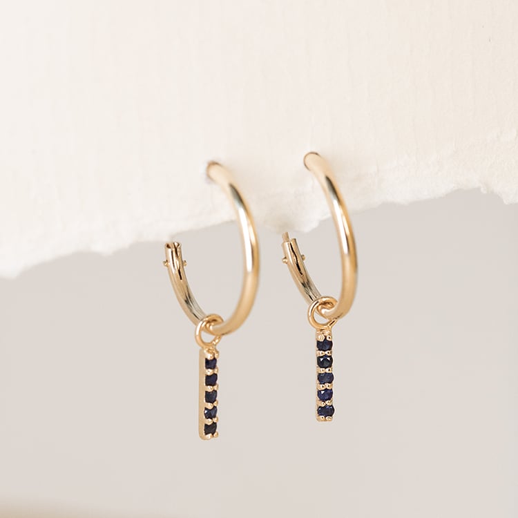 Zlaté visiace náušnice s modrými zafírmi Christy 122997