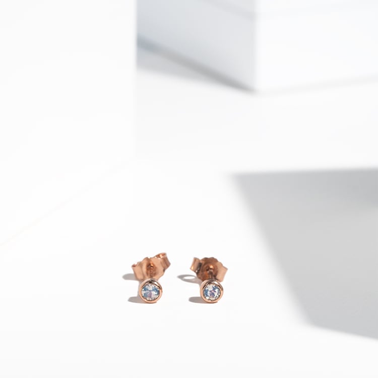 Minimalistické bezel náušnice s mesačnými kameňmi Viosa 123340