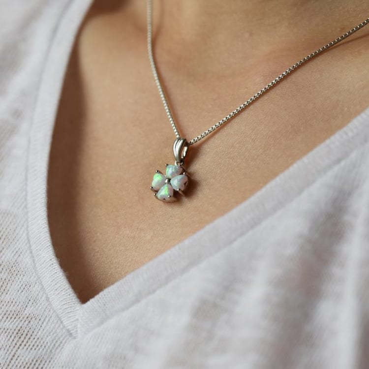 Náhrdelník s opálmi 13626