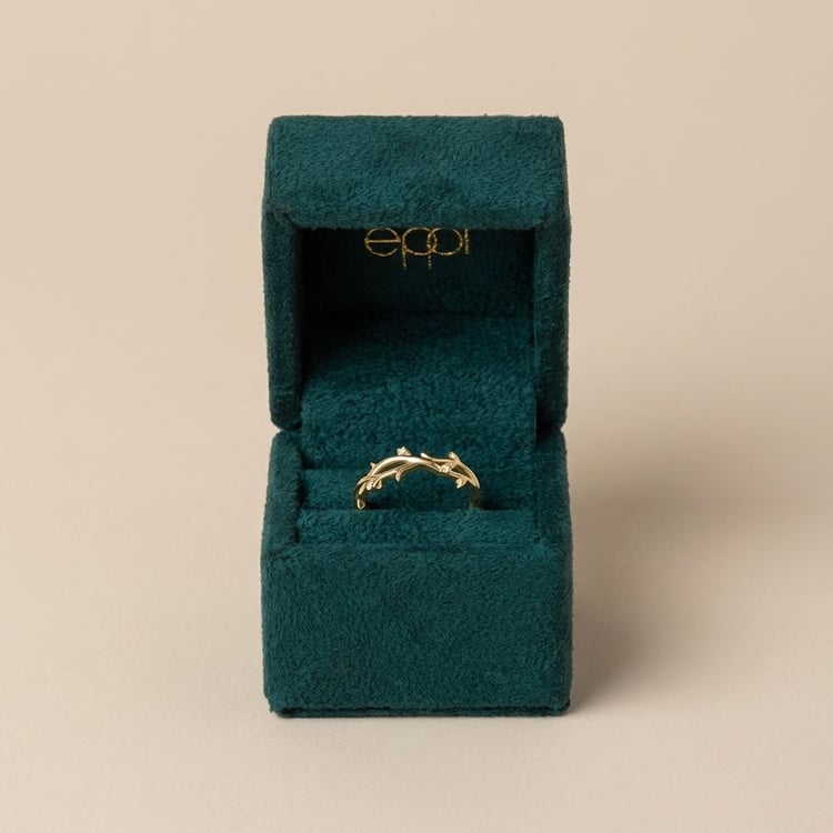 Nežný zlatý prsteň s naturálnym motívom Clemente 166404