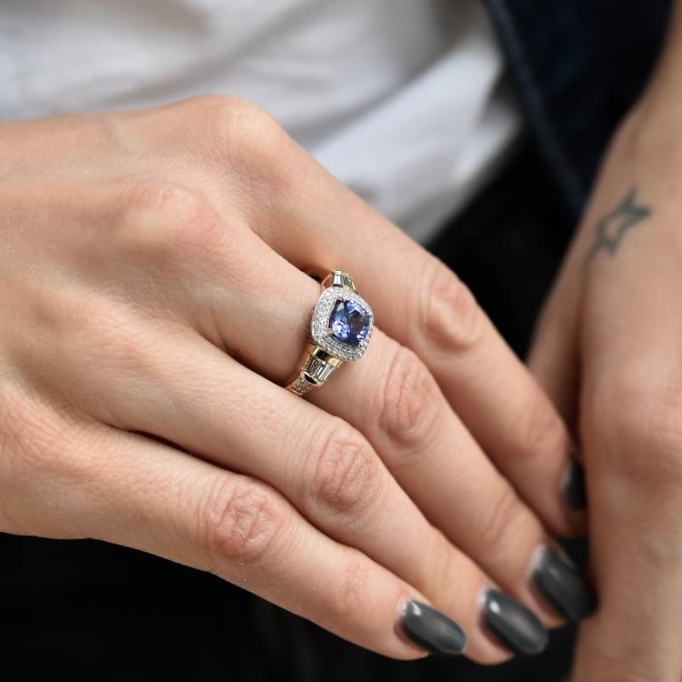 Vkusný zlatý prsteň s tanzanitom a diamantmi Dysthe 6090