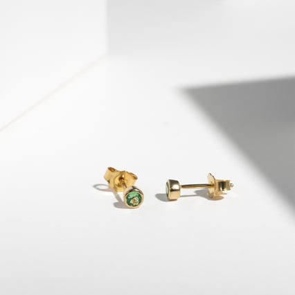 Minimalistické bezel náušnice s tsavorit granátmi Viosa