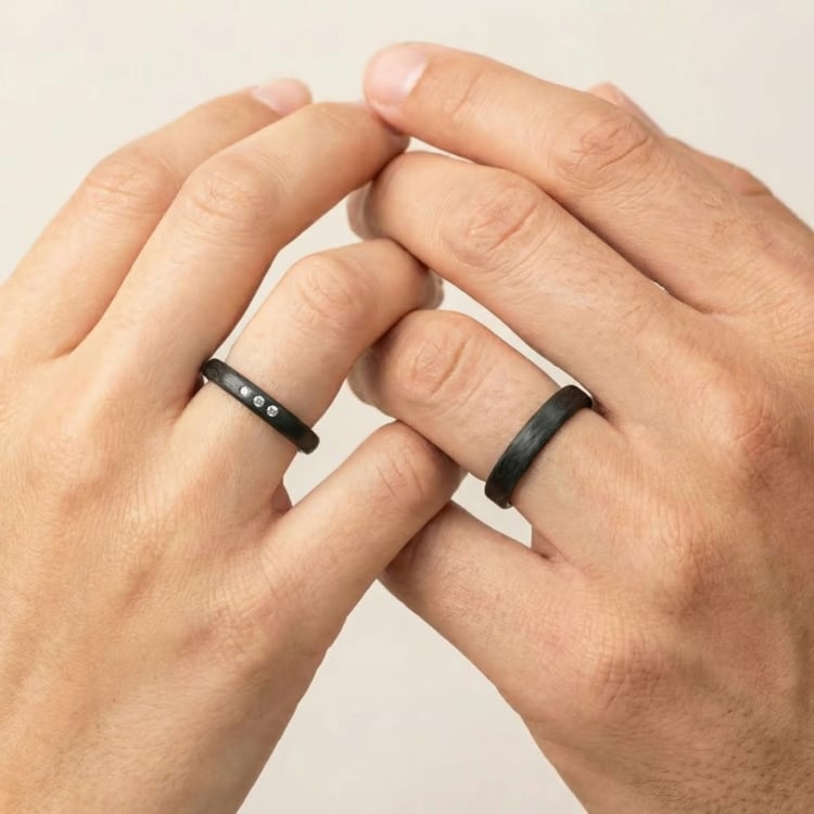 Ploché karbónové svadobné obrúčky s diamantom Dammu 166640