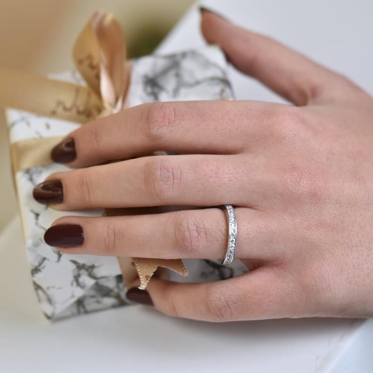 Strieborný eternity prsteň so zirkónmi 38292