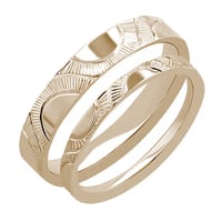 Svadobné obrúčky s ručnou rytinou slnka z orieškového zlata Villa