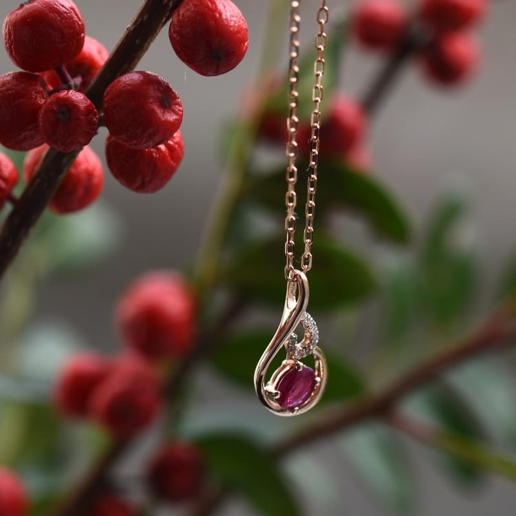 Zlatý rubínový prívesok 17104