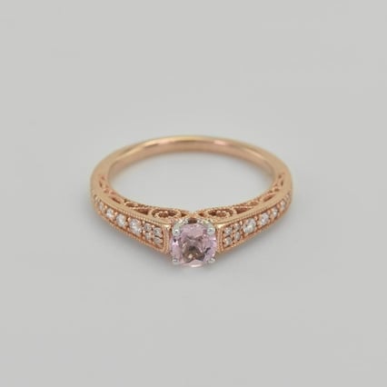 Zásnubný prsteň vo vintage štýle s morganitom a diamantmi Nadria