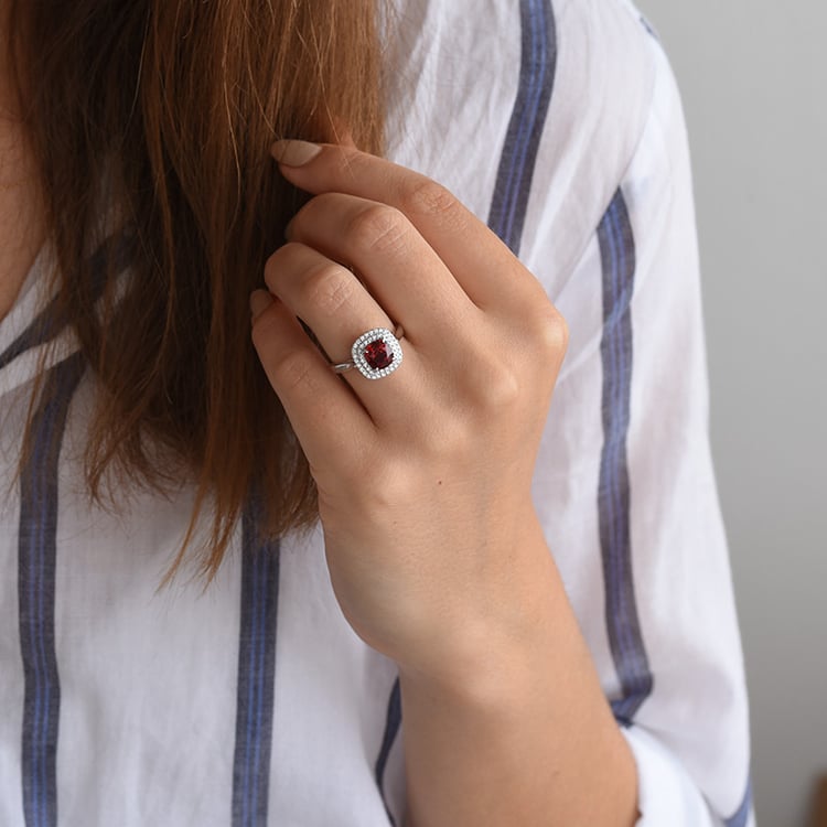 Prsteň sa spinely 68048