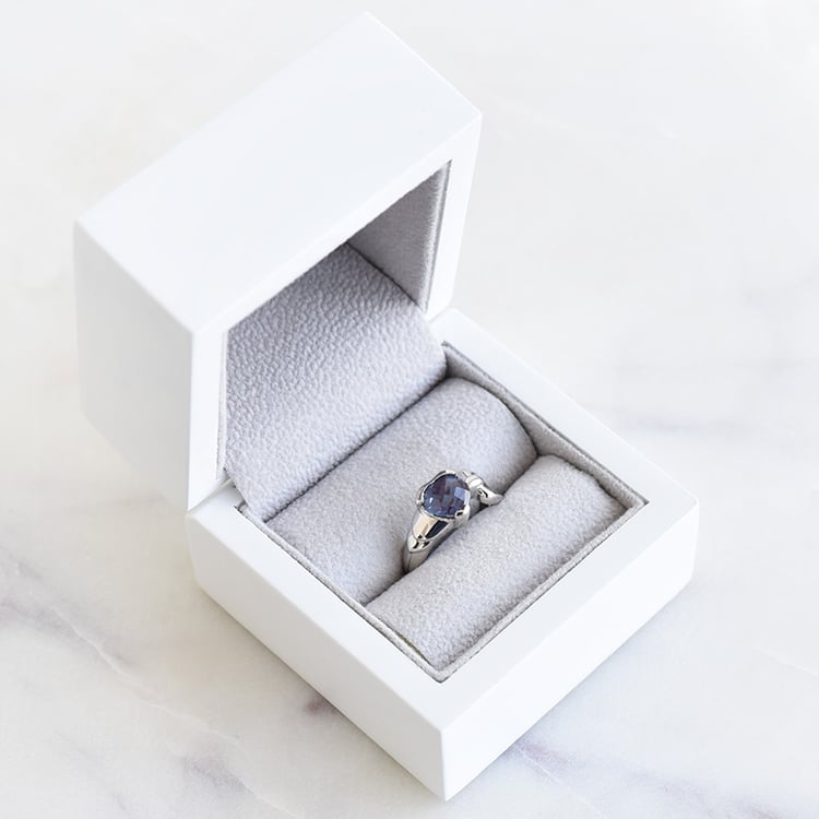 Strieborný prsteň so simulovaným alexandritom 92280