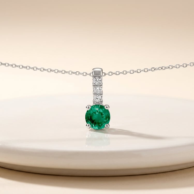 Romantický prívesok so smaragdom a lab-grown diamantmi Dai 171086