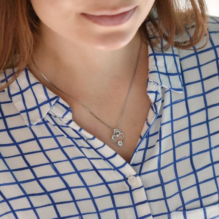 Strieborný prívesok matka a dieťa s bielym topásom a diamantom Heli 110221