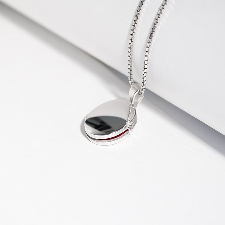 Oválny otvárací medailón zo striebra 128985