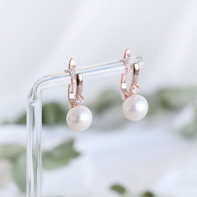 Náušnice s bielymi perlami 87946