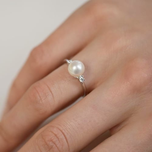 Zásnubný prsteň s perlou a diamantmi Cassie