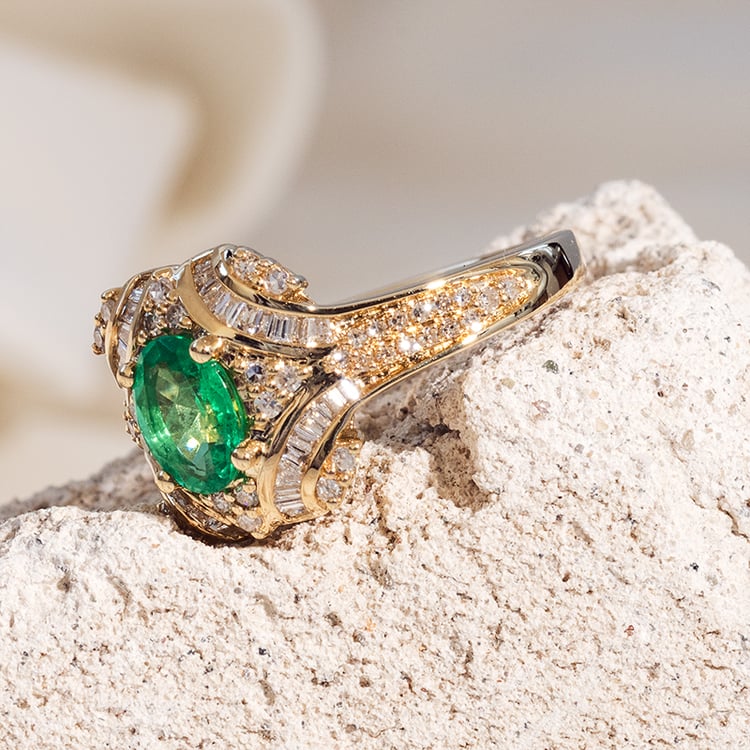 Zlatý prsteň s oválnym smaragdom a diamantmi Ross 126343