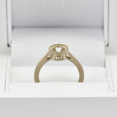 Prsteň v surovom stave