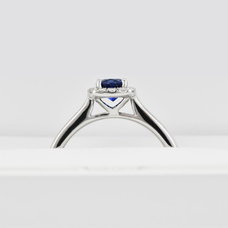 Prsteň zo zafírom 12826